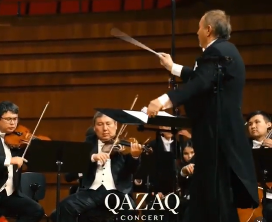 音乐季开幕式。卡日加利耶夫《姑娘追》